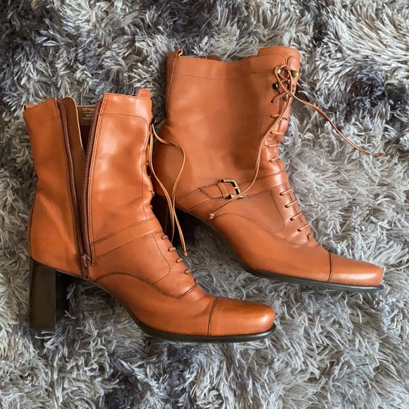 Brown lace up boots with heel - Picture 3 of 4